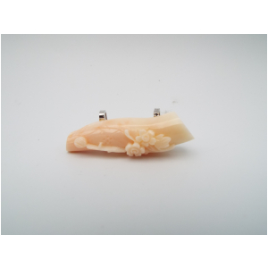 珊瑚　帯留め　花　45ミリ位