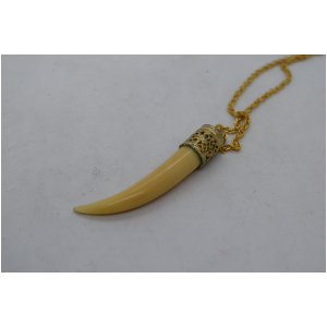 牙　ネックレス