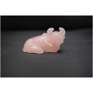 紅水晶　ローズクォーツ　牛　50ミリ